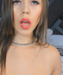 Latina cam girl puts on a sexy show