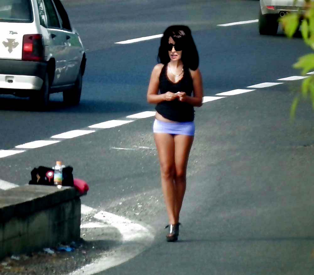 Prostitue street walker whore sucking