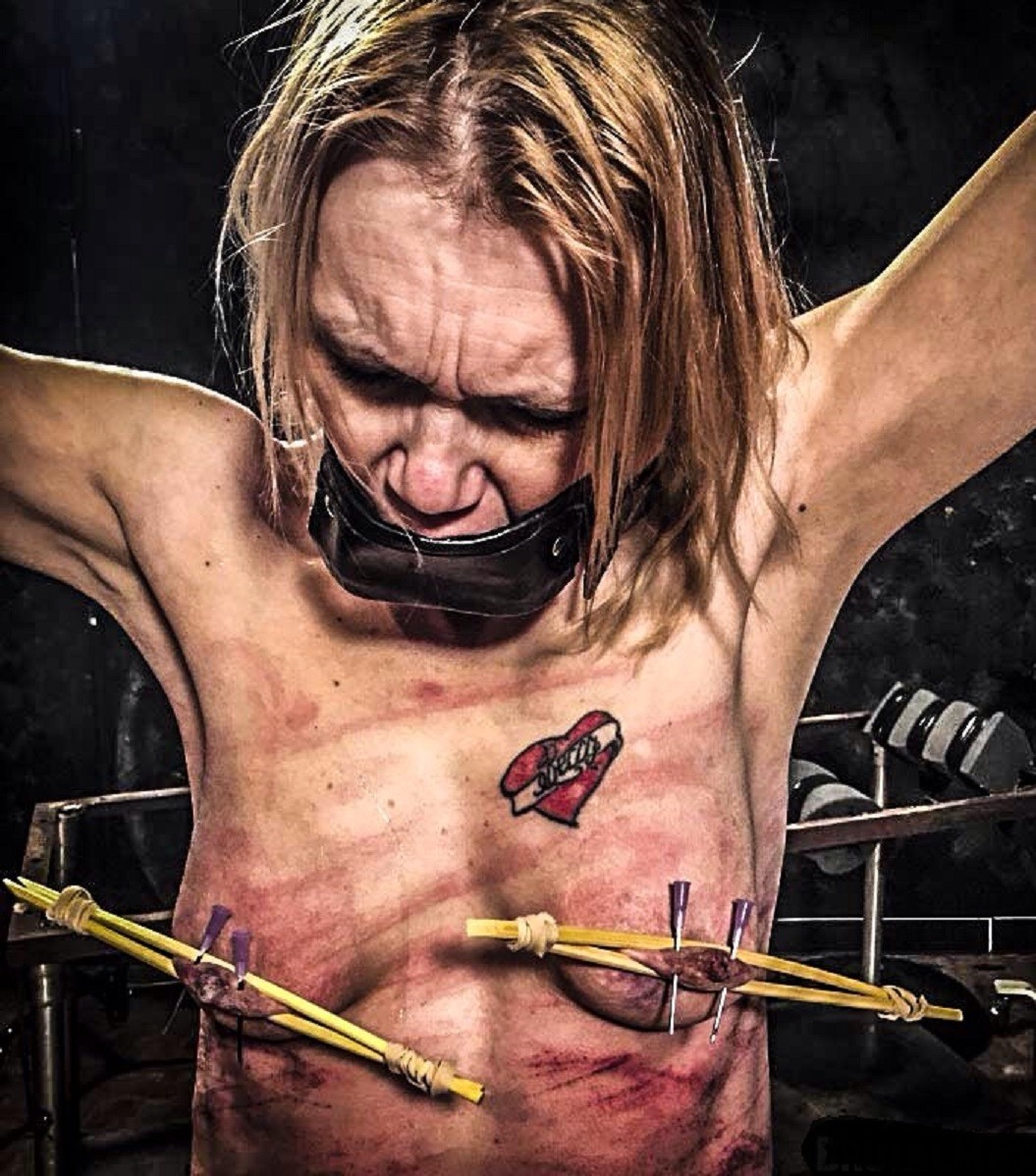 Geile Schlampe 69017 - Bigtittytube - Just super huge monsterboobs.