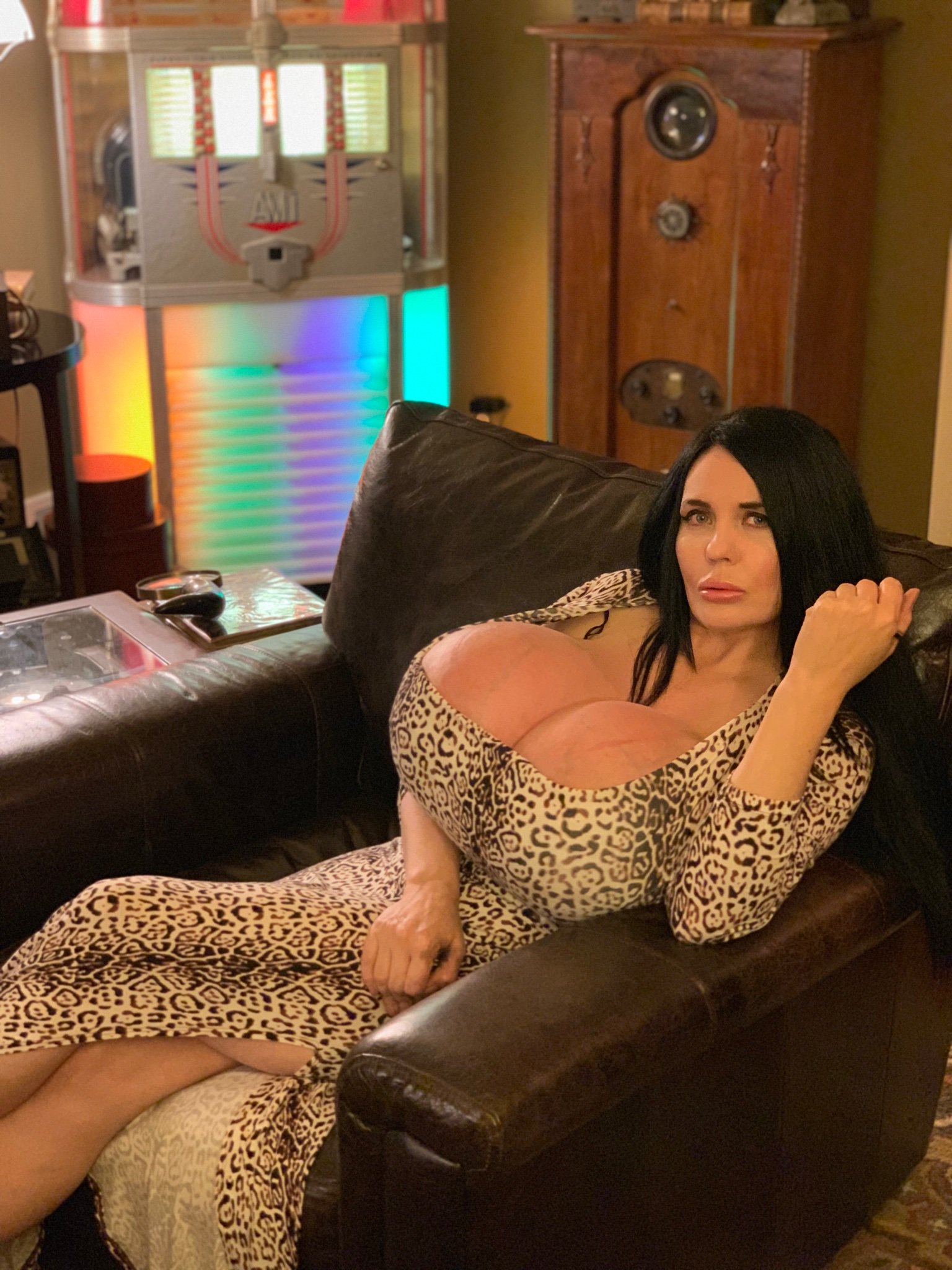 foxy menagerie 81942 - Bigtittytube - Just super huge monsterboobs.